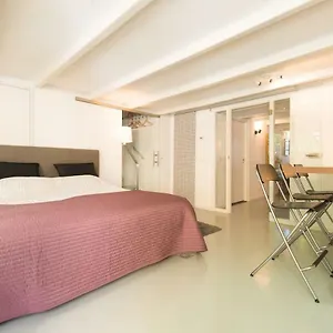 Appartement Quiet For 4 At Park In Center